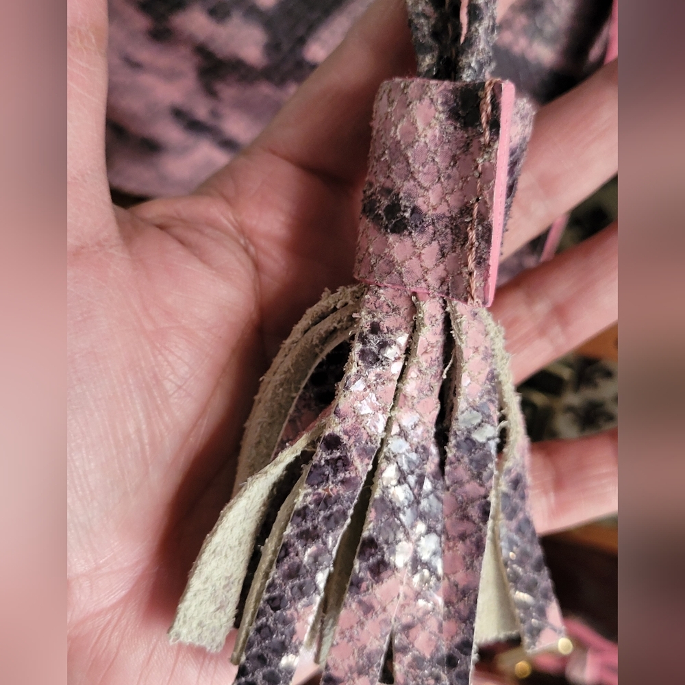 VITTORIA Napoli  pink python embossed  raw leather mini drawstring crossbody bag - Picture 13 of 16